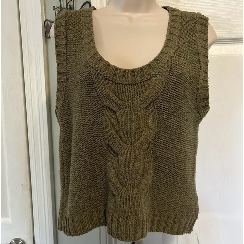 EVER B Sweater Vest NWT Olive Sz Large Chunky Cable Knit